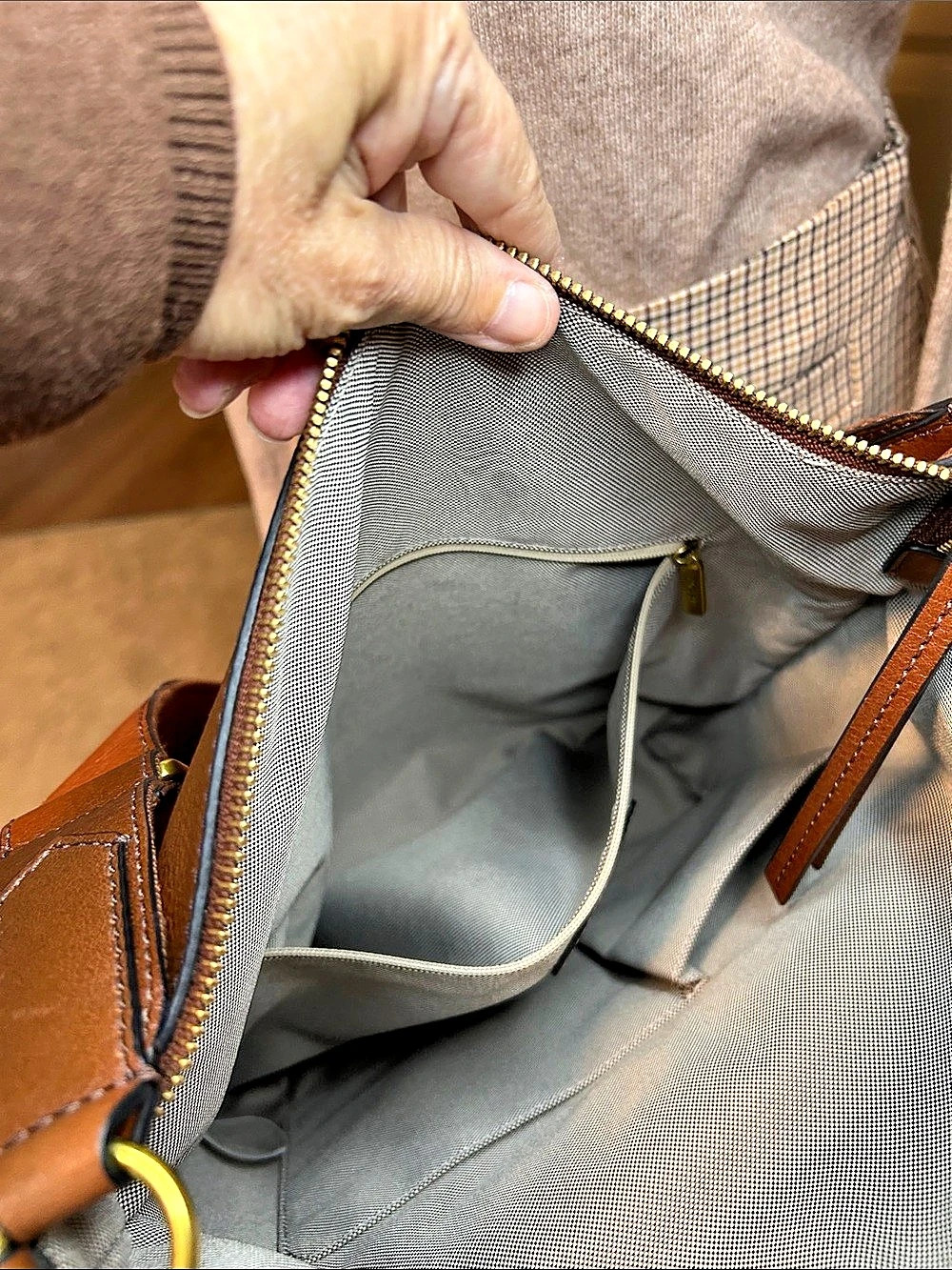 Fossil Maya Hobo Brown Crossbody Bag - Picture 15 of 16